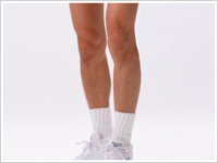 変形性膝関節症（膝OA）は膝関節の軟骨のすり減りや筋力の低下が要因